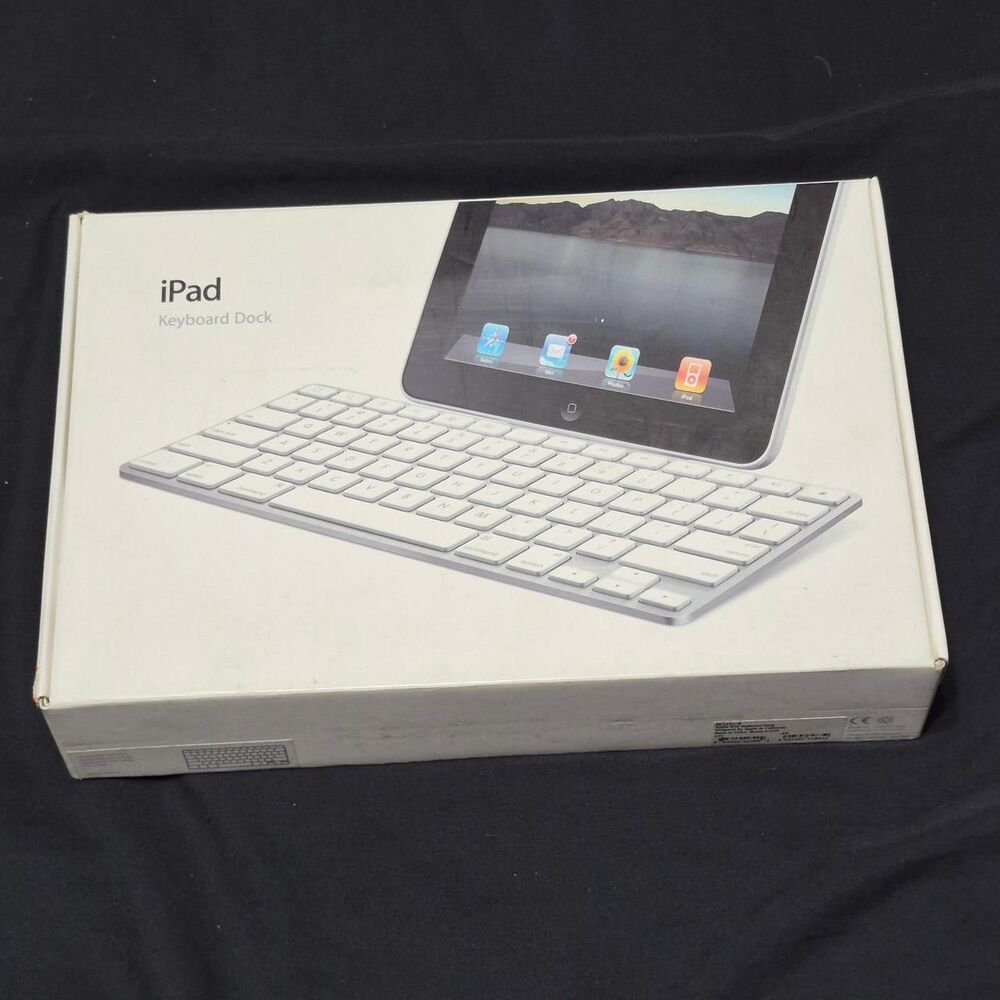 Rare Apple iPad Keyboard Dock Silver and White